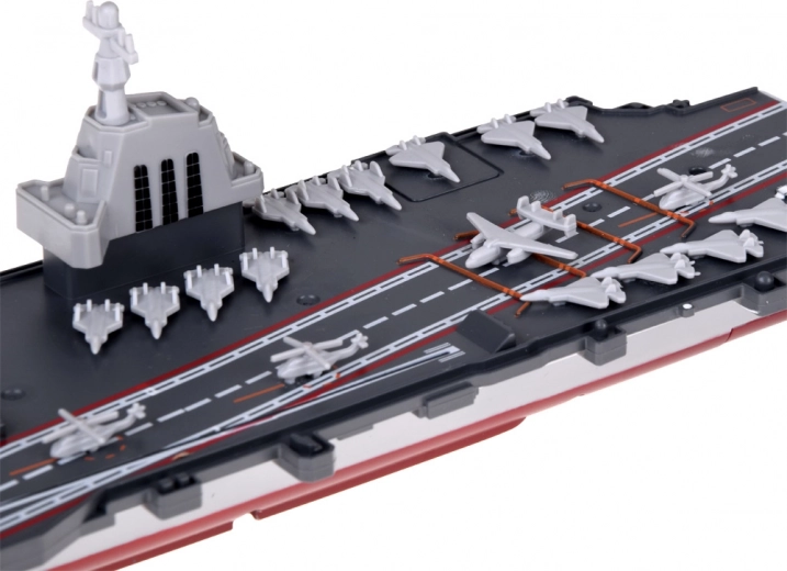 Cubierta detallada con mini aviones