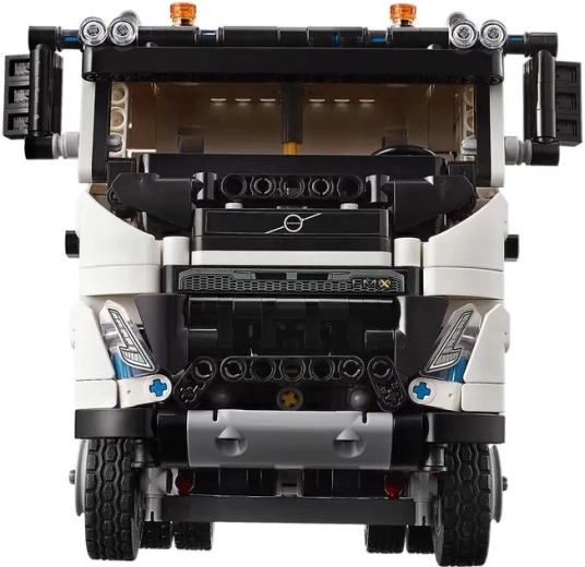 VOLVO FMX auténtico con cabina funcional y motor