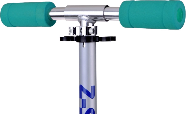 Manillar ajustable y puños cómodos