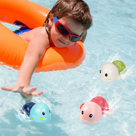 Diversión en la bañera y en la piscina