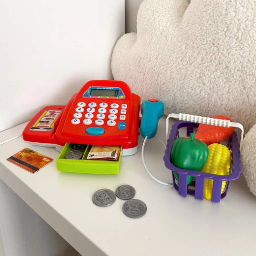 Cesta y alimentos para un juego auténtico