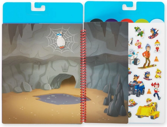Cuaderno de espiral con escenas temáticas
