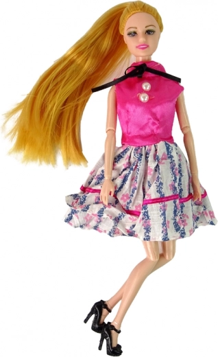 Muñeca elegante con articulaciones móviles