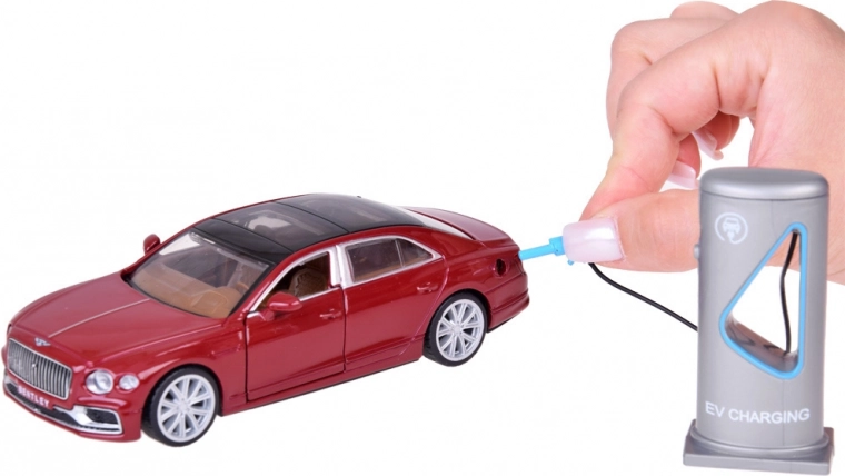 Puertas abatibles e interior detallado