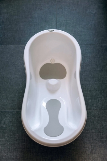 Dos posiciones de baño para el crecimiento del niño