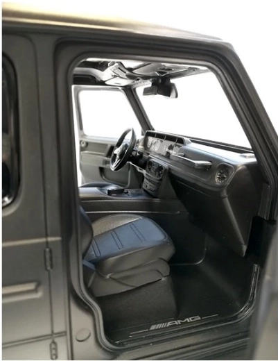 Interior realista y detalles AMG