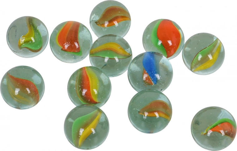 Amplios accesorios, incluye 12 canicas