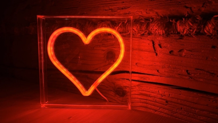 Diseño limpio en panel transparente