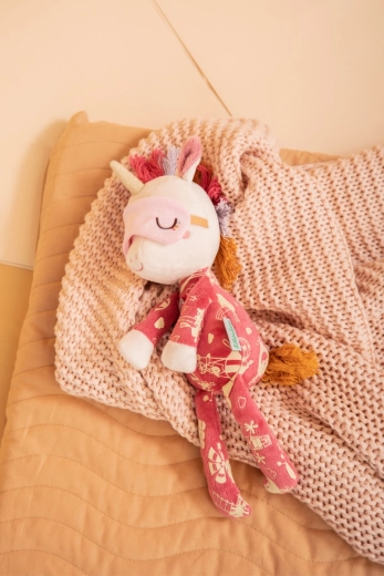 Diseño adorable con antifaz para dormir