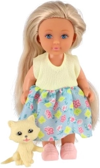 Atuendo detallado y cabello realista