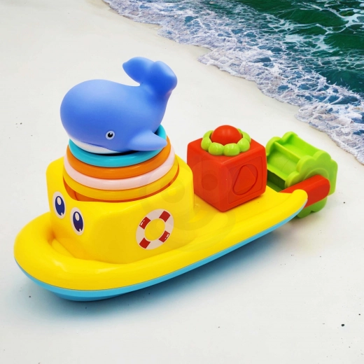 Barco flotante con molino de agua