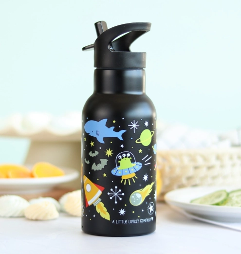 Beber cómodamente gracias a la boquilla y la pajita