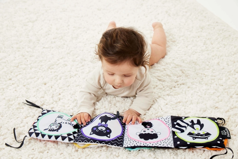 Fijación a cuna o carrito