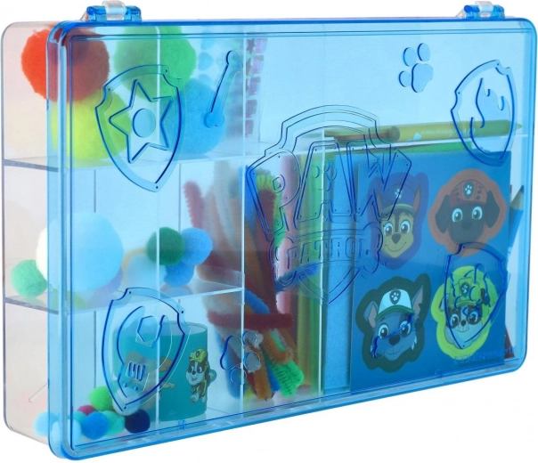 Maletín de plástico resistente con compartimentos organizados