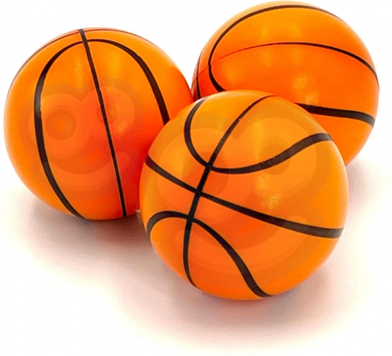 Tres pelotas de baloncesto ligeras
