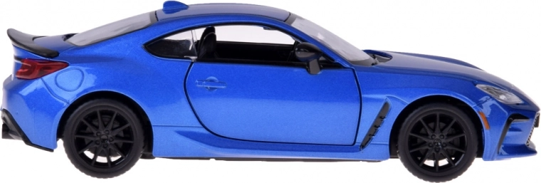 Carrocería metálica y ruedas de goma