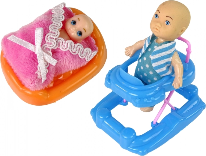 Set de juego con varias muñecas