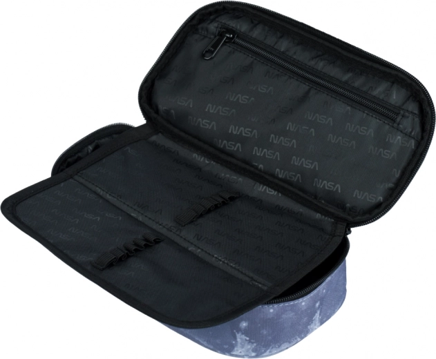 Bolsillo con cremallera y bolsillo para el horario