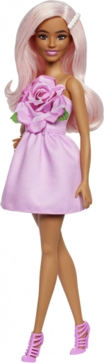 Conjunto rosa icónico con acento floral