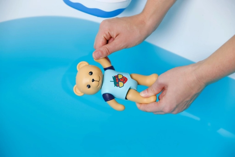 Adorable osito para el agua