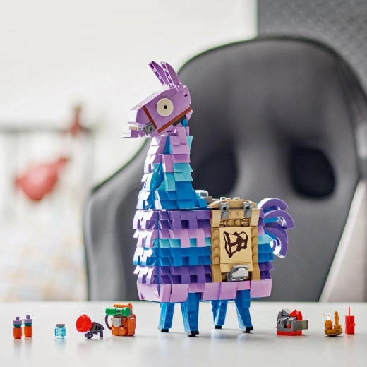 Rico surtido de accesorios para escenas creativas