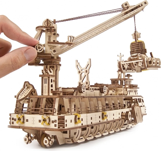 Grúa de trabajo y batiscafo con pinzas