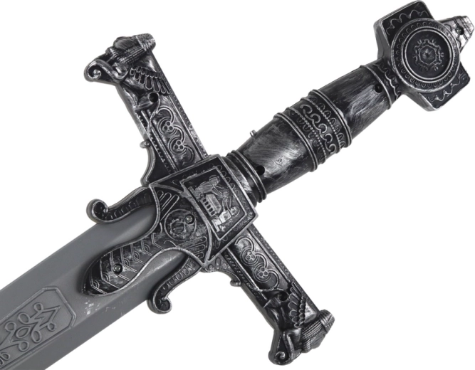 Apariencia auténtica con empuñadura decorada