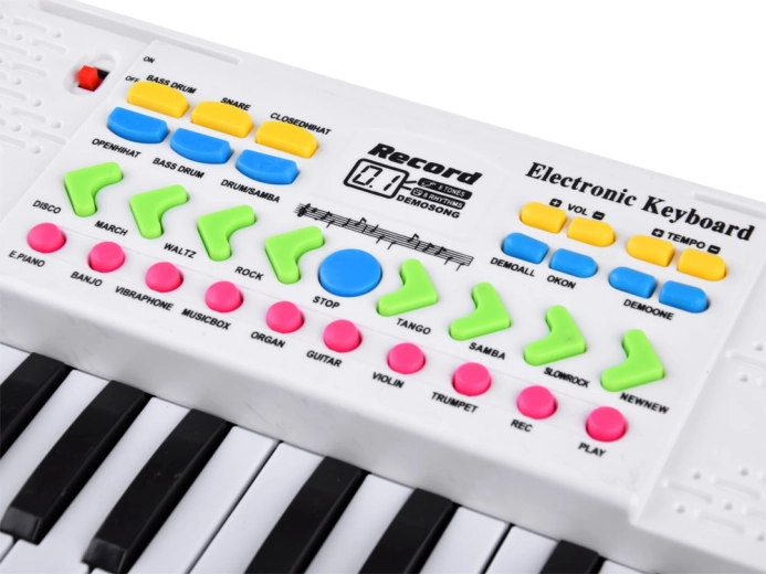 Varios efectos de sonido y musicales