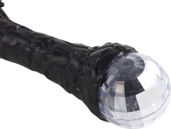 Esfera luminosa al final de la empuñadura