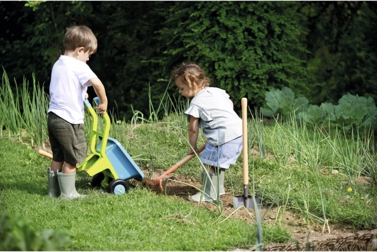 Herramientas de jardín para un juego creativo