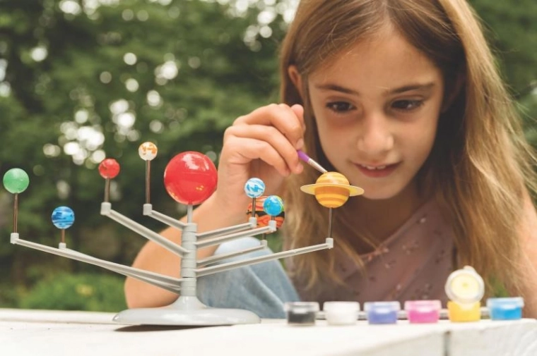 Construye y pinta el sistema solar