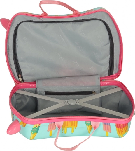 Interior espacioso con organización sencilla