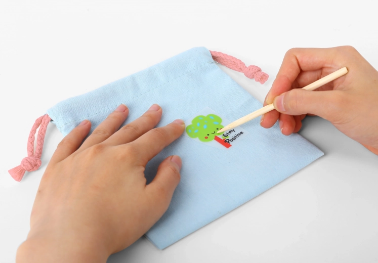 Aplicación fácil sin pegamento ni tijeras