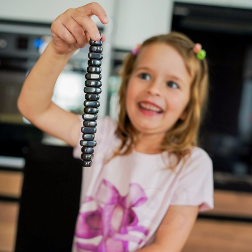 Piedras magnéticas que se mantienen unidas