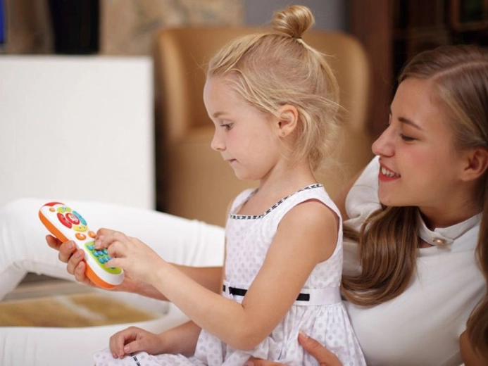 Juego de imitación y aprendizaje de inglés