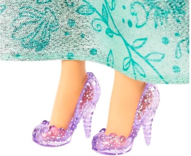 Accesorios con estilo: zapatos y tiara