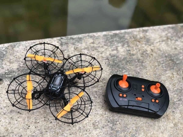 Control seguro con protectores de hélices y LED