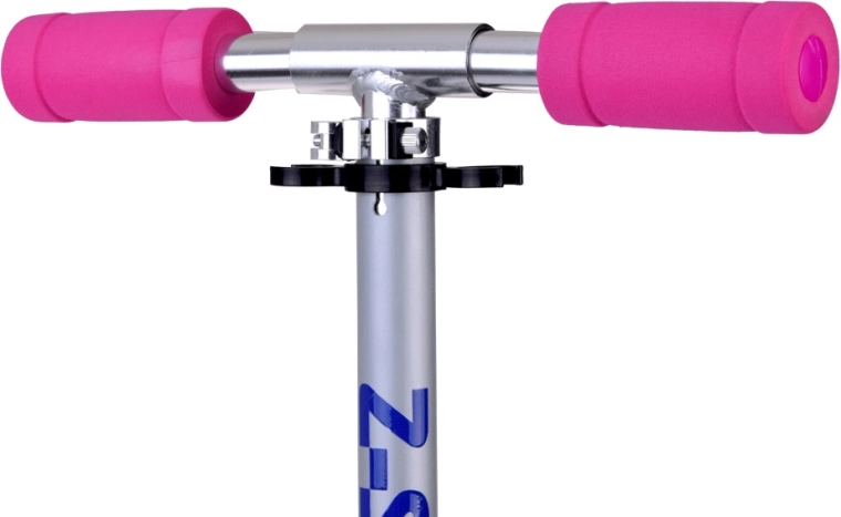 Manillar ajustable y puños cómodos