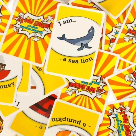 Cartas coloridas llenas de pistas