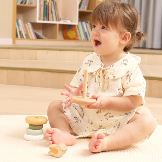Diseño de madera seguro para manos pequeñas