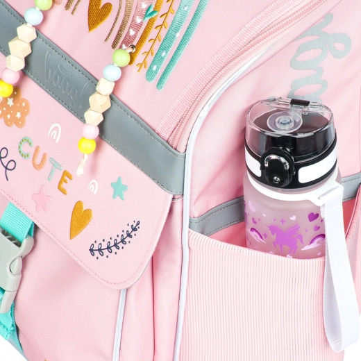 Bolsillos prácticos y bolsillo frontal aislado