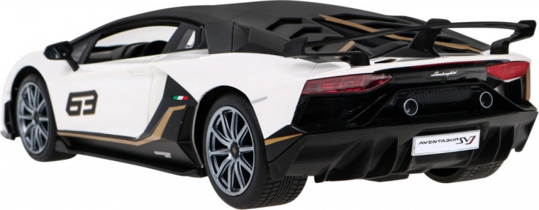 Diseño realista Aventador SVJ