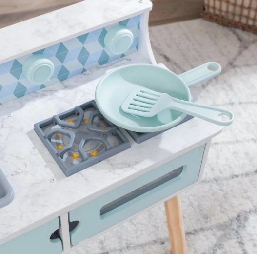 Cocina realista con mandos que hacen clic