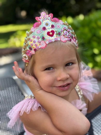 Un accesorio elegante para fiestas y para jugar a princesas