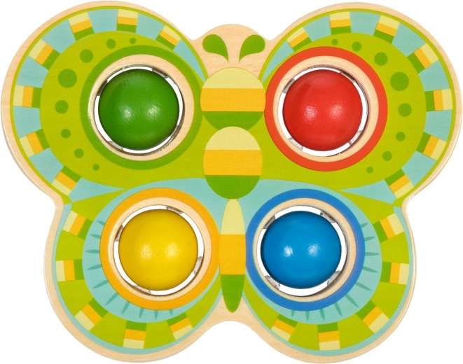 Alegre mariposa y cuatro colores