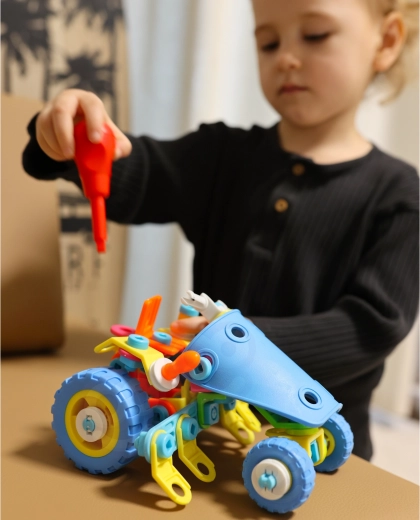 6 vehículos con 118 piezas