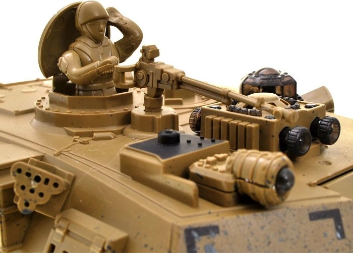 Iluminación LED llamativa y figura de tanquista