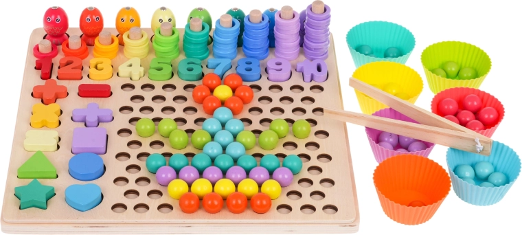 Bolas de colores y vasitos para la motricidad fina