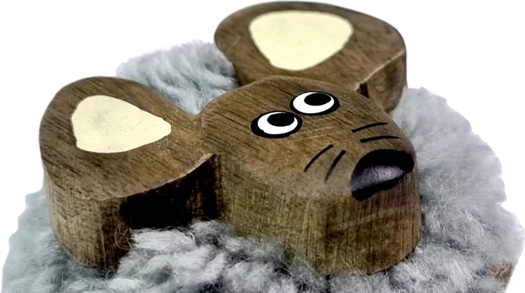 Diseño juguetón con suave pompón