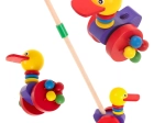 Pato de madera con palo para niños